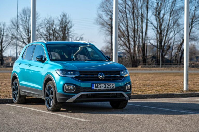 Passat 2024 vs Série 3 Touring : quelle voiture premium choisir cette année ?