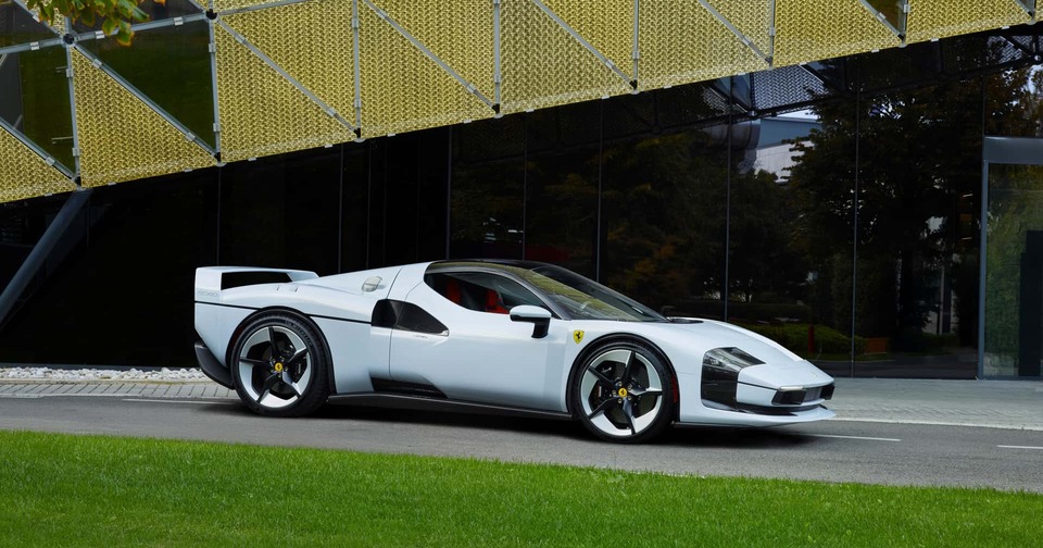Ferrari SC40 : L’Âme de la F40 dans le Corps Hybride de la 296 GTB