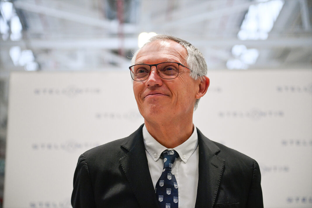 Les déclarations chocs de Carlos Tavares : “Tesla est déjà dépassé” ?