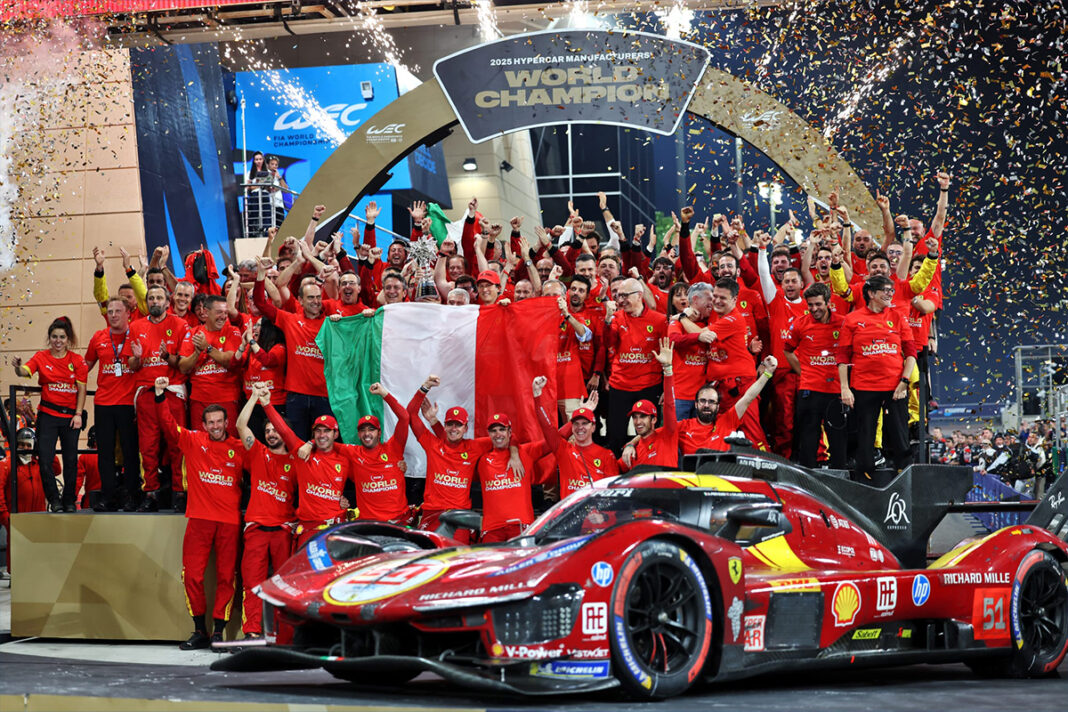 la photo du podium aux 8 heures de bahrein, avec la victoire de ferrari