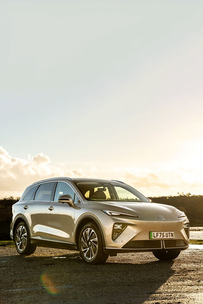 Une MG S6 EV, grise