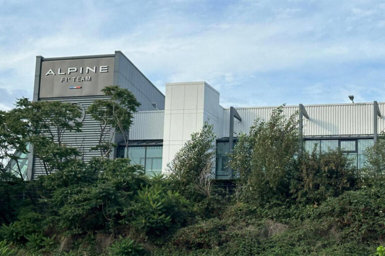 l'usine Alpine F1 à Viry Chatillon