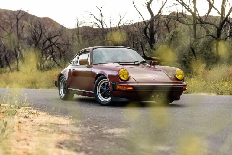 une ancienne porsche 911