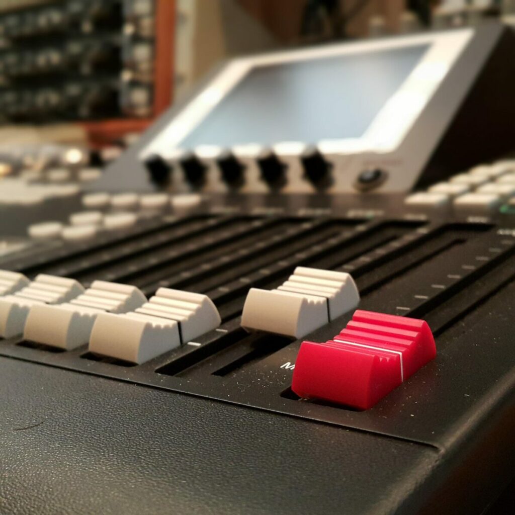 La bande-son de l’aventure : musique et design sonore
Comment choisir la musique parfaite pour son montage