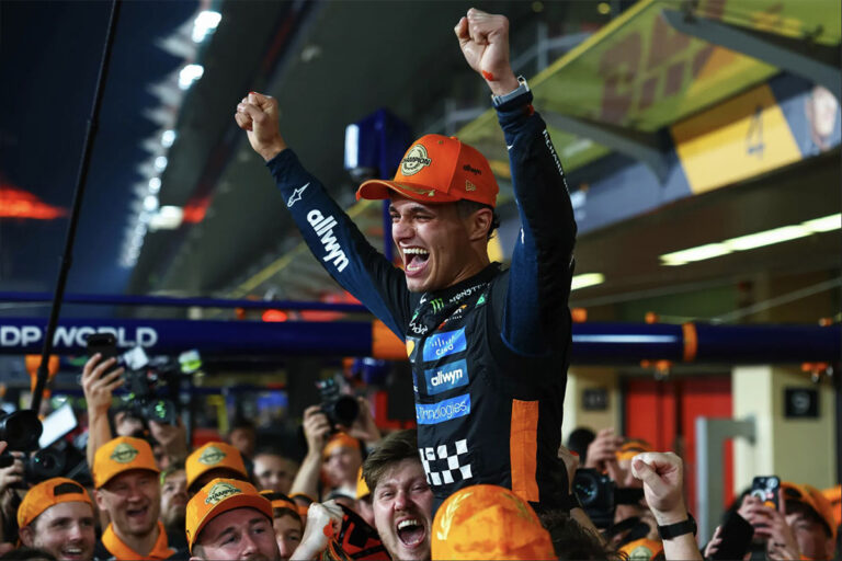 Lando Norris qui célèbre son titre de champion du monde