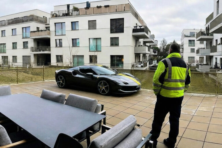 Cette Ferrari 296 GTB se retrouve perchée sur une terrasse en Autriche, bourbier administratif !