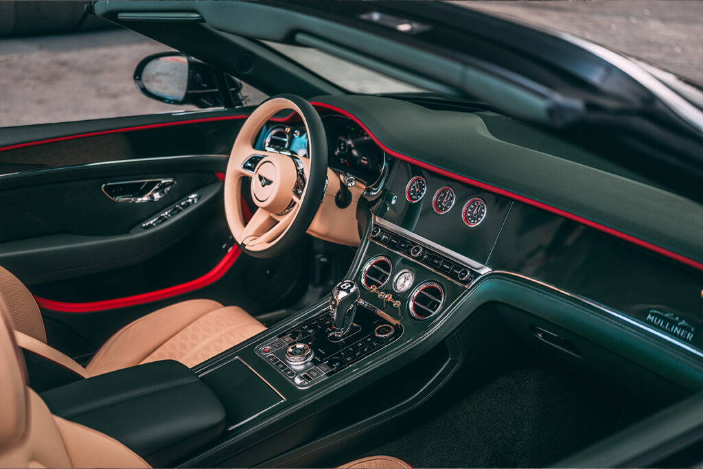 l'intérieur de la bentley continental gt en hommage à rembrandt