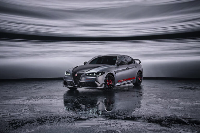 l'alfa romeo giulia quadrifoglio luna rossa