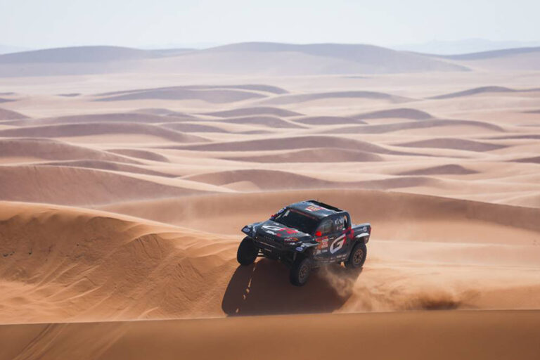 Saood Viarawa, pendant le Dakar 2026 au volant du Toyota Hilux