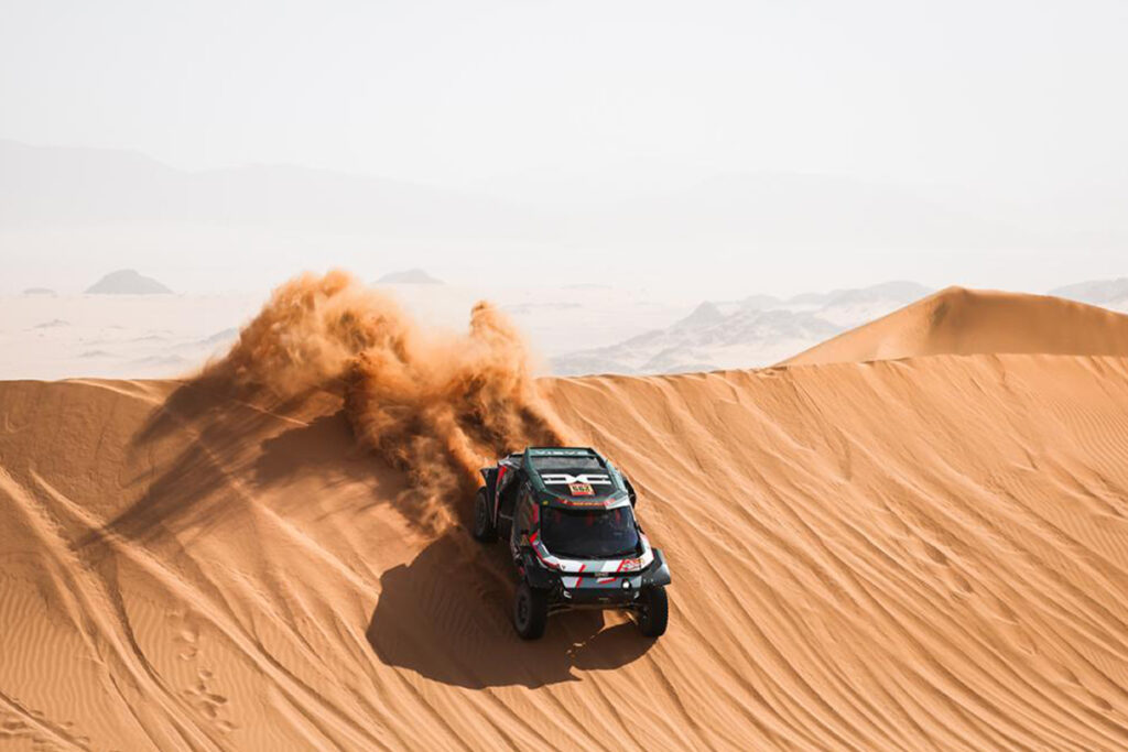 Nasser Al-Attiyah au volant de son Dacia Sandrider