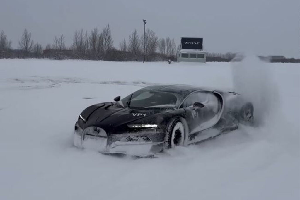 bugatti tourbillon dans la poudreuse