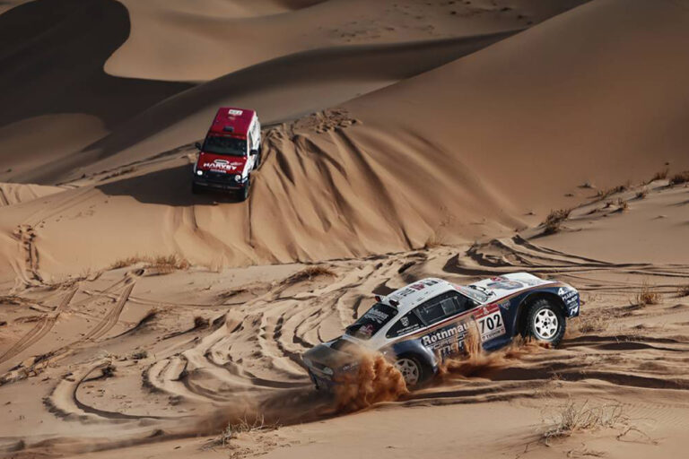 Une Porsche 959 lors du Dakar Classic