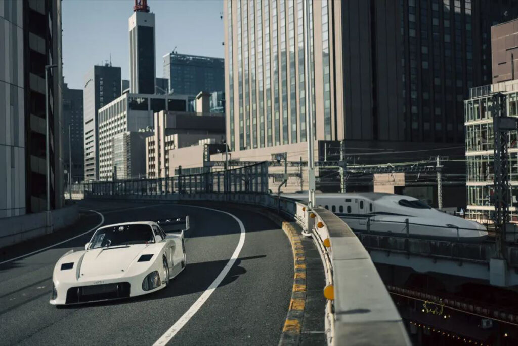 Une Porsche 935 à Tokyo