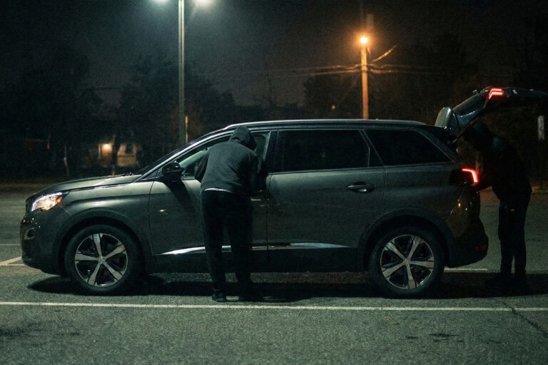 Peugeot 5008 qui se fait voler