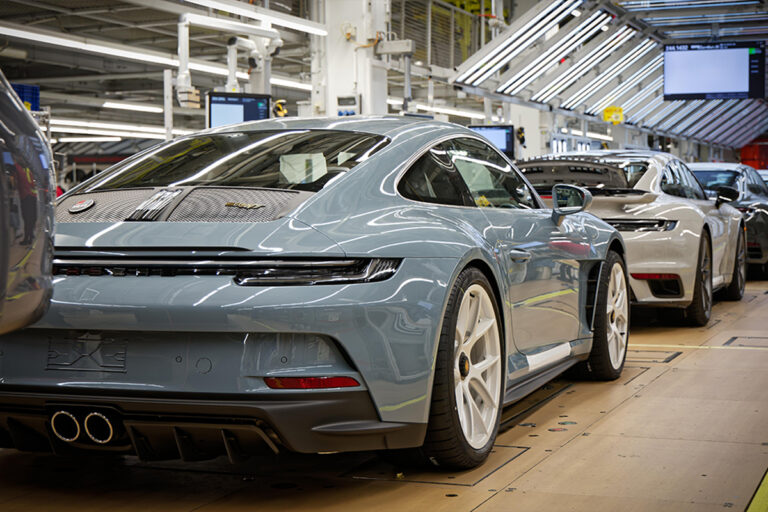 Porsche 911 line production