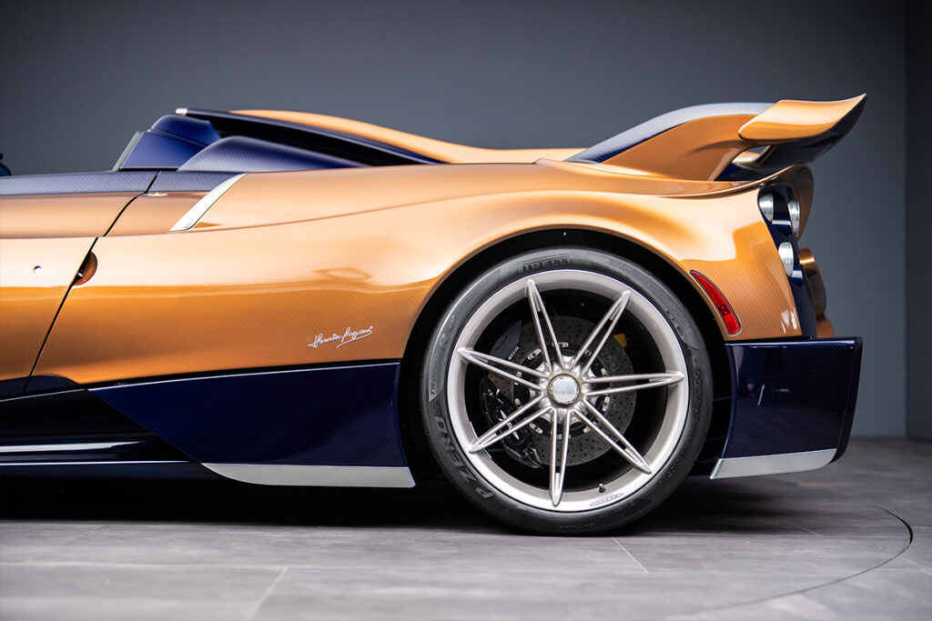 Pagani Huayra 70 Derecho